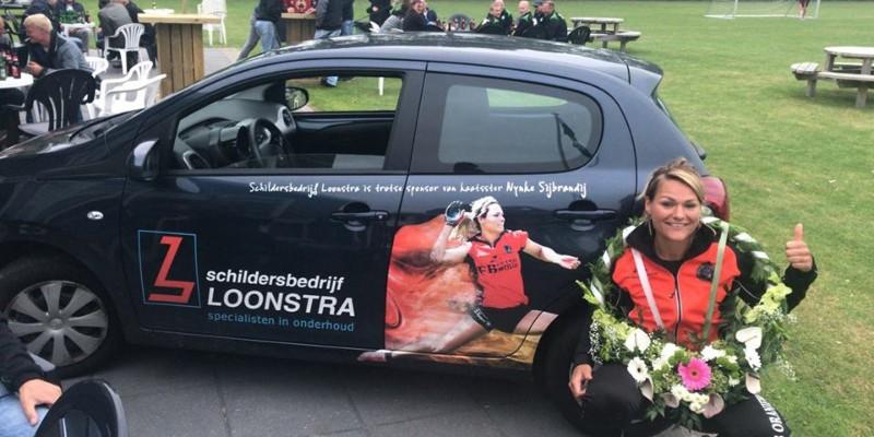  Schilder Loonstra sponsort dameskaatsen